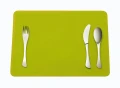 Omami -  Lunch set Podkładka silikonowa zielona + komplet sztućców